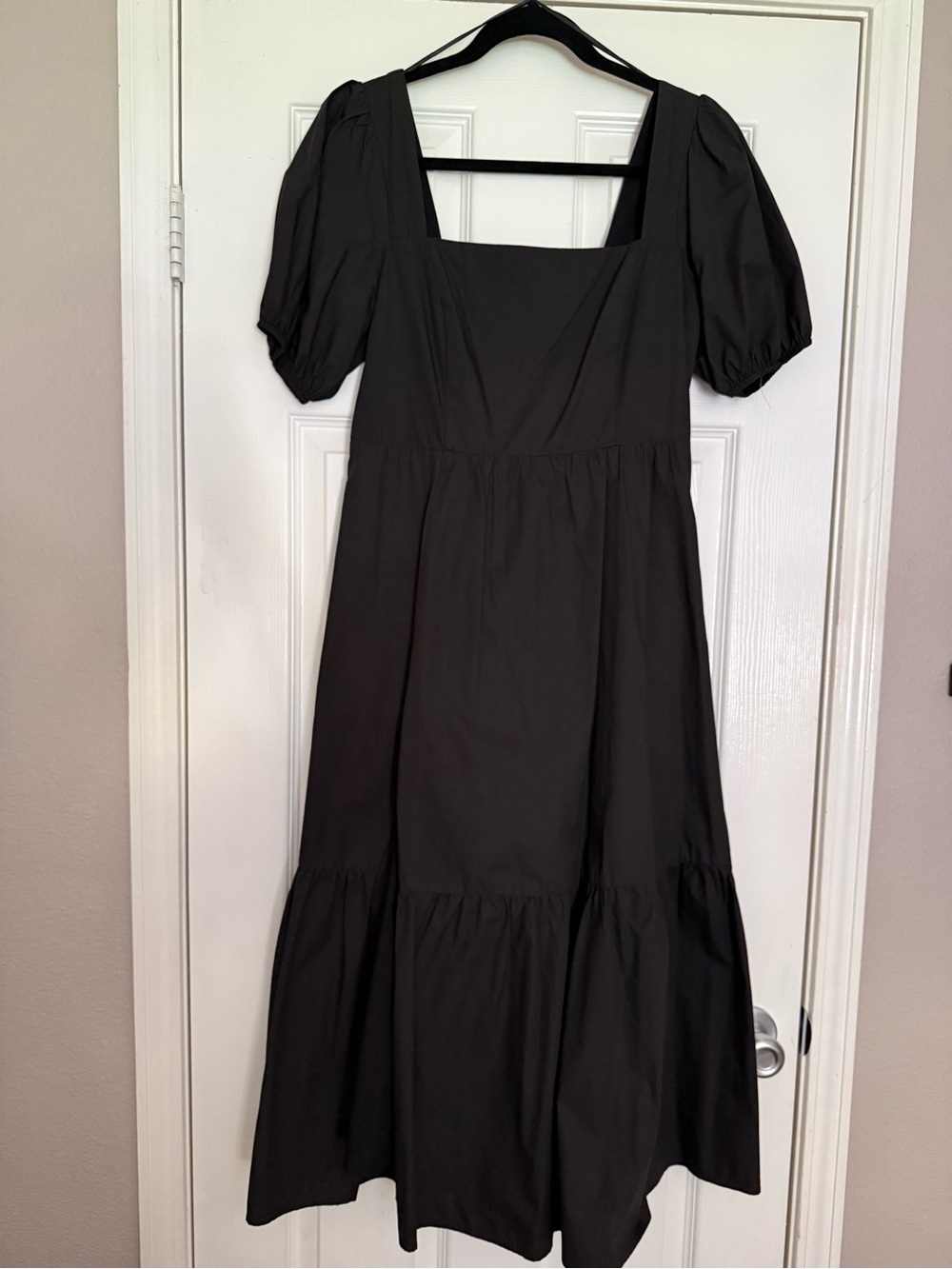 Astr Black Square Neck Puff Sleeve Midi Dress